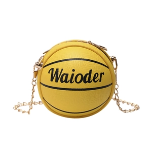 Gelbe Umhängetasche für Mädchen in Basketballform mit Ledertextur und Kettenriemen