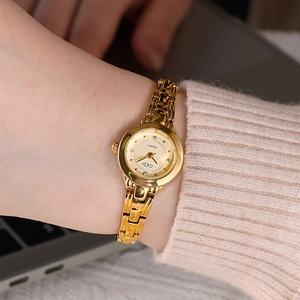 Montre chaîne élégante en alliage doré pour femme avec cadran champagne serti de cristaux