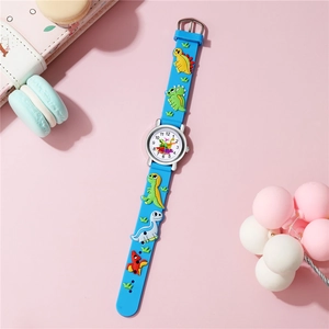 Vue détaillée de la montre dinosaure pour enfants avec bracelet en silicone 3D coloré