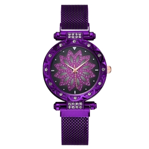 Montre femme violette avec bracelet magnétique, cadran fleuri et détails en strass