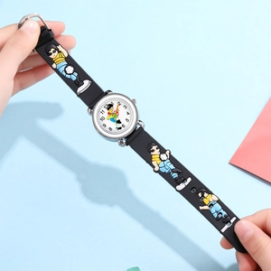 Détail de la montre sport pour enfants avec bracelet silicone foot et cadran lisible