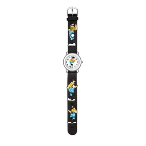 Vue détaillée de la montre pour enfants avec des figurines de karaté sur le bracelet