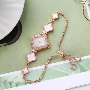 Elegant rose gold clover quartz watch for women with rhinestones and mother-of-pearl dial