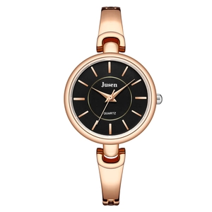 Montre à quartz minimaliste pour femme avec bracelet maille or rose et cadran noir rond
