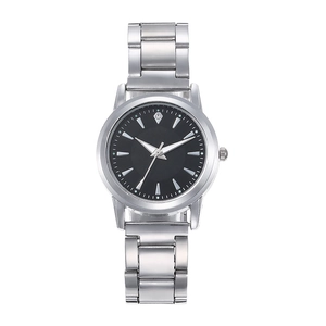 Montre à quartz en acier argenté avec cadran noir texturé et bracelet à maillons