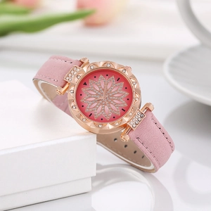 Damenarmbanduhr in Roségold mit funkelndem Blumenzifferblatt und rosa Lederarmband