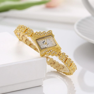 Montre-bracelet élégante à quartz dorée pour femme avec strass et cadran en forme de losange