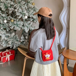Sac à bandoulière rouge en crochet pour enfants avec personnage festif du Nouvel An 2026