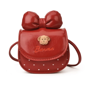 Mini sac à bandoulière rouge verni pour enfant avec nœud et motif chien