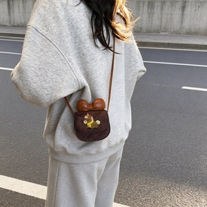 Cute brown cartoon animal crossbody bag with bow for little girls outdoor lifestyle