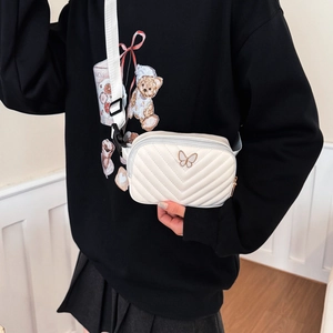 Kids white quilted chest bag with butterfly metal buckle and V-shaped stitch pattern