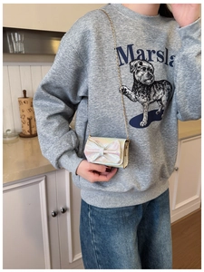Mini metallic crossbody bag for girls with holographic crocodile texture and large bow