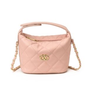 Sac bandoulière rose matelassé pour enfants avec bandoulière chaîne et détails dorés