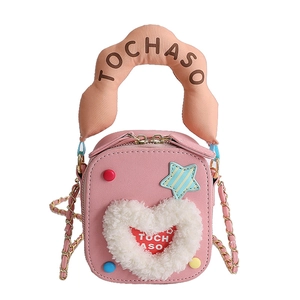 Mini sac à main rose pour filles avec cœur en peluche et accents d'étoiles colorées