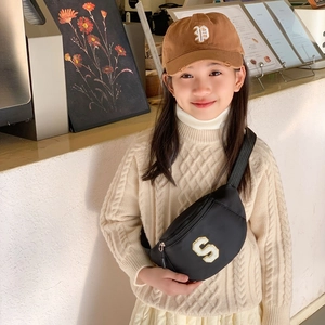 Kids black crossbody bag with gold letter S and brown baseball cap for stylish travel