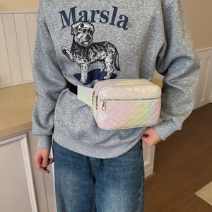 Sac banane matelassé holographique avec fermetures dorées et sangle pour femmes