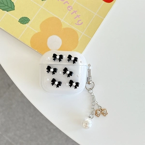 Glitzernde AirPods-Hülle mit schwarzen Schleifen und einem Perlenanhänger