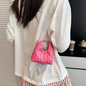 Mini pink quilted 3D crossbody bag for kids with stylish metal chain and top handle