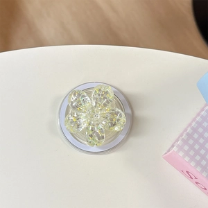 Dettaglio del supporto per telefono a fiore con paillettes colorate in acrilico
