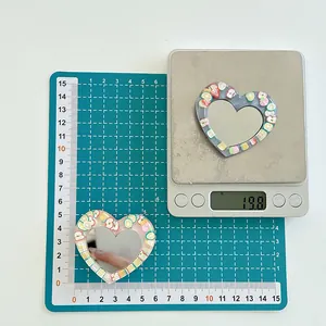 Macro view of heart-shaped phone grip showing 5.5cm width and 19.8g weight