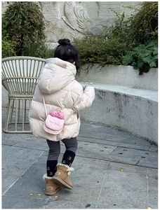 Sac bandoulière matelassé rose pour filles avec nœud et broderie Love Baby