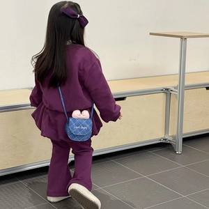Ensemble fille violet foncé avec pantalon évasé et sac bandoulière bleu Love Baby