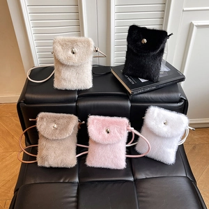 Plüsch Handy Umhängetasche Kunstfell Klappe Metallschnalle Weich Einfach Mode Herbst Winter Täglich Schultertasche Damen