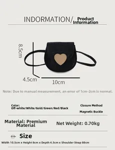 Détails du mini sac bandoulière noir aspect crocodile avec boucle en cœur doré