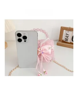 Mini sac à main rose à paillettes pour filles avec anse en perles et taille comparée