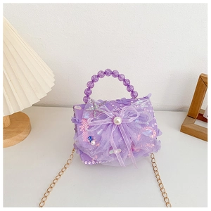 Détail du sac à main violet pour filles avec paillettes, nœud en dentelle et perles