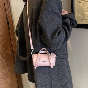 Mini sac à bandoulière cylindrique rose pour enfants avec logo Hellojm et sangle réglable