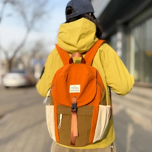 Kids color-block large capacity hiking backpack with Mountains patch and buckle closure