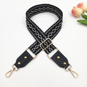 Adjustable 3.8cm wide geometric jacquard strap with gold swivel hooks for crossbody bags