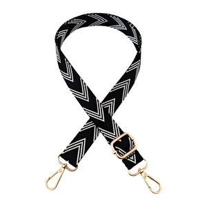 Adjustable 2.5cm woven shoulder strap with black and white V-pattern and gold hooks