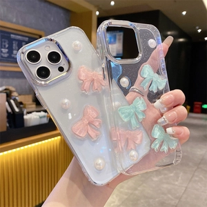 Glitzernde iPhone Hülle mit 3D-Schleifen in Rosa und Grün sowie weißen Perlen