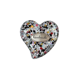 Supporto per telefono a cuore con glitter colorati e placca in metallo fatta a mano