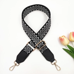 Adjustable 3.8cm black and white geometric jacquard bag strap with gold metal buckles