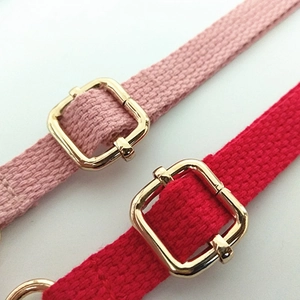 Bandoulières en coton rose et rouge avec boucles en métal doré clair pour sacs à main
