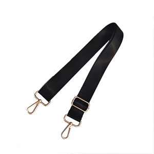Verstellbarer schwarzer Nylon-Schultergurt für Herrentaschen mit goldenen Metallhaken