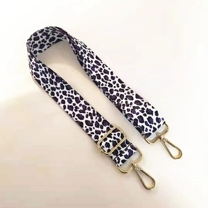 Detail of adjustable leopard print bag strap with high-quality gold metal lobster clasps