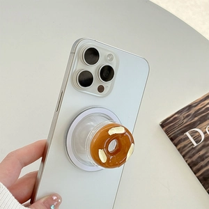 Makroaufnahme einer Handy-Halterung in Donut-Form mit glänzender Karamell-Glasur