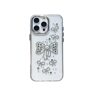 Custodia iPhone 16 Pro trasparente con fiocchi di strass e perle bianche