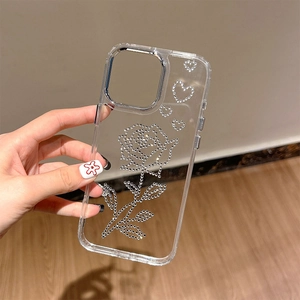 Custodia trasparente per iPhone con rose di strass argentati e decorazioni a cuore chic
