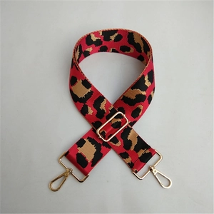 Detail of adjustable leopard print bag strap with high-quality gold metal swivel hooks