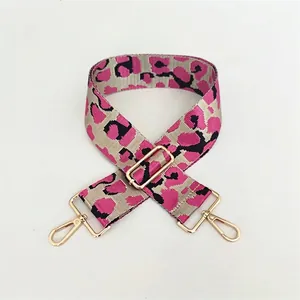 Bandoulière réglable à imprimé léopard rose et noir avec des boucles dorées