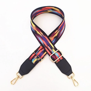 Tracolla etnica larga in tessuto multicolore con ganci in metallo dorato