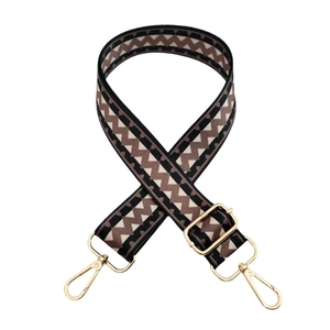 Detail of adjustable geometric wavy strap for handbags with premium gold metal hardware