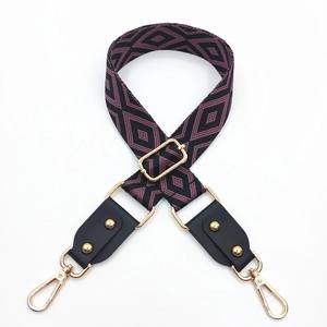 Bandoulière jacquard réglable avec motif losange violet et boucles dorées chic