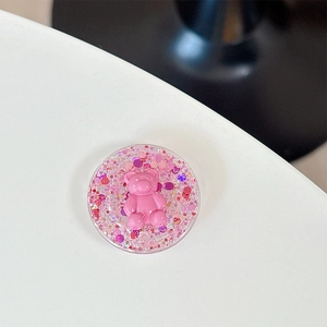 Détail macro du support téléphone ours 3D avec paillettes scintillantes et paillettes