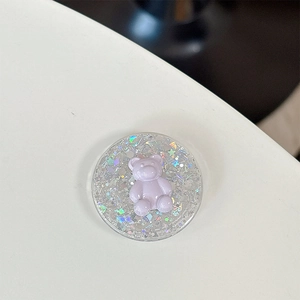 Détail du support téléphone ours 3D avec paillettes holographiques sur base en résine